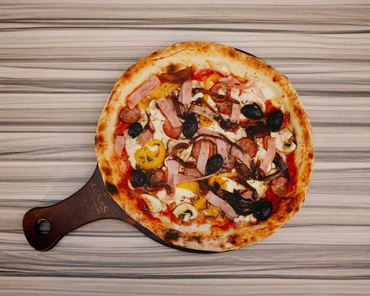 Atmosphere at Gina's